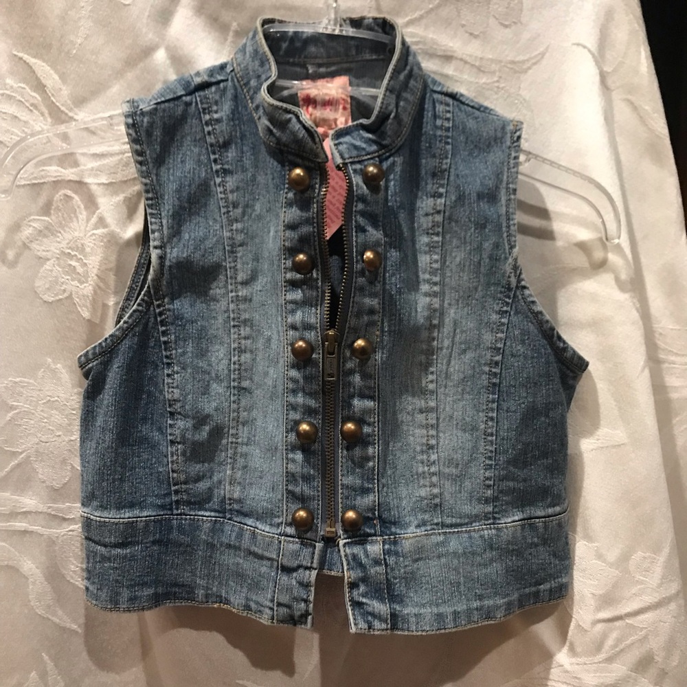 Candies Jean Vest. New with Tag. Girls Size Large